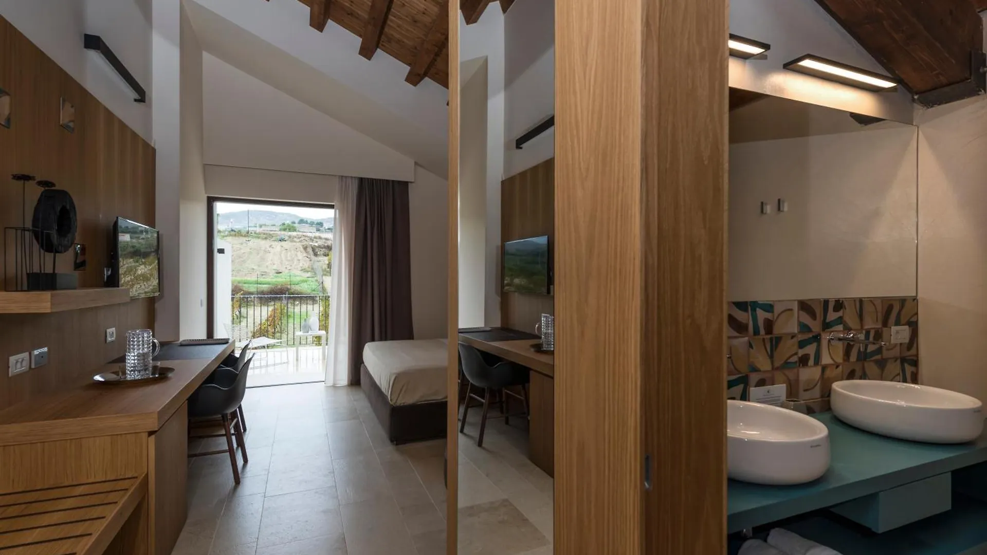 Borgo Giallonardo Wine Relais Realmonte 2*,