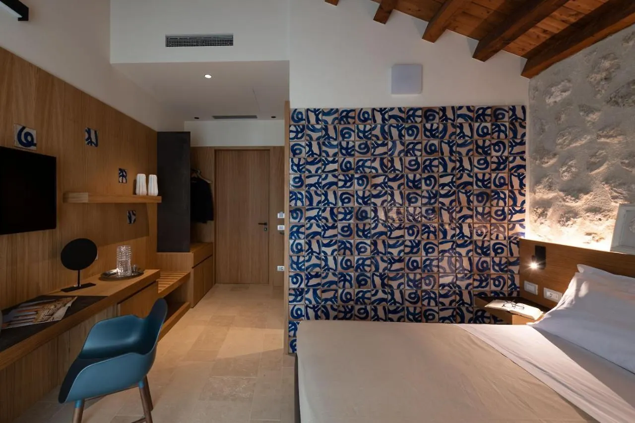 Borgo Giallonardo Wine Relais Realmonte 2*,